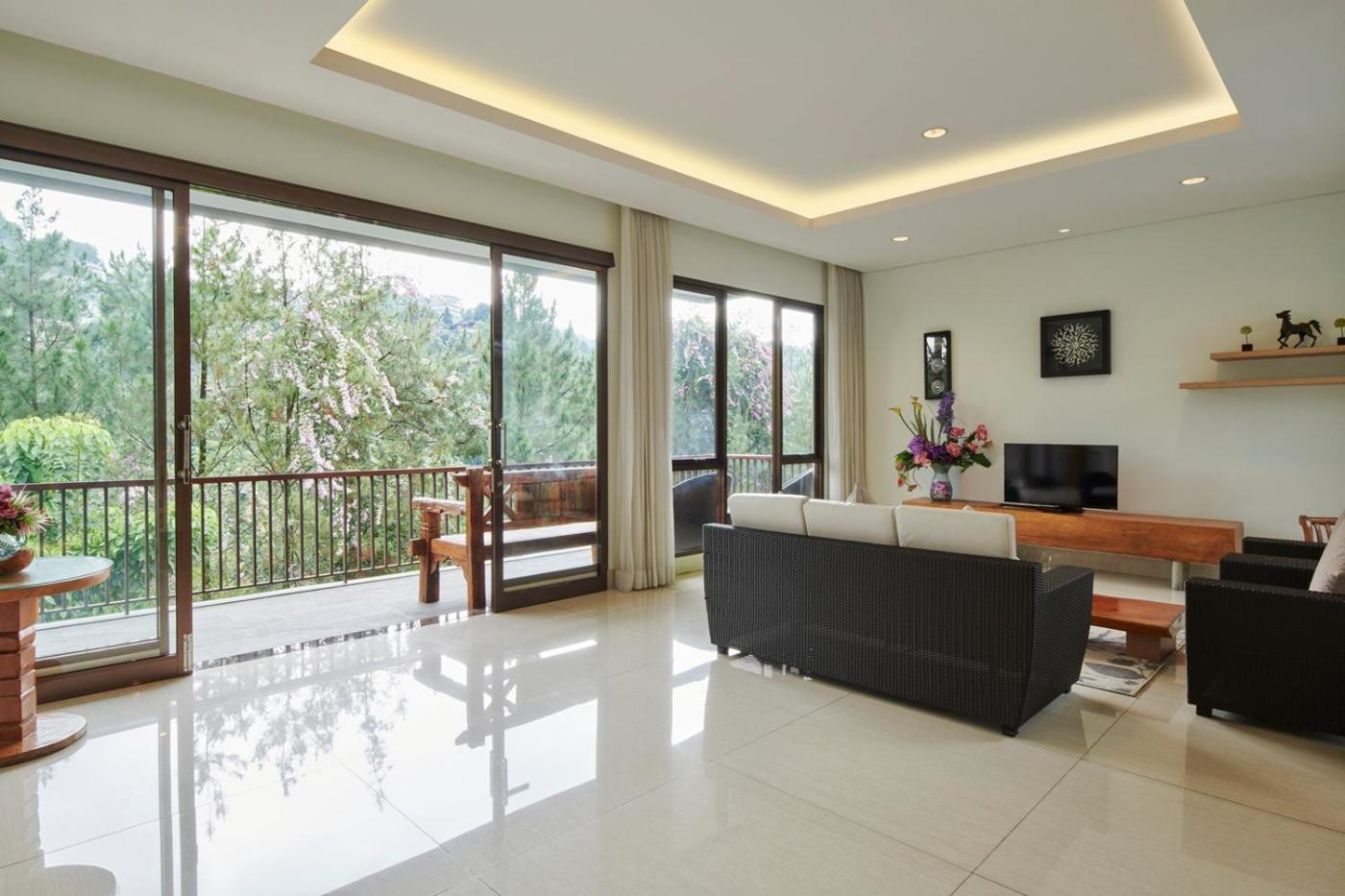 Hikari Hill View Villa 7 Bedrooms With A Private Swimming Pool And Billiard Bandung Exterior photo